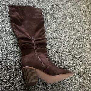 Women's heeled Boots brand new .